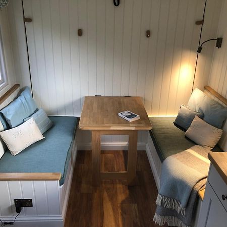 Green Valley, Cotswold Stay With Hamper Cheltenham Bagian luar foto