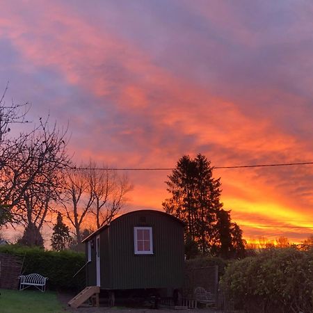 Green Valley, Cotswold Stay With Hamper Cheltenham Bagian luar foto