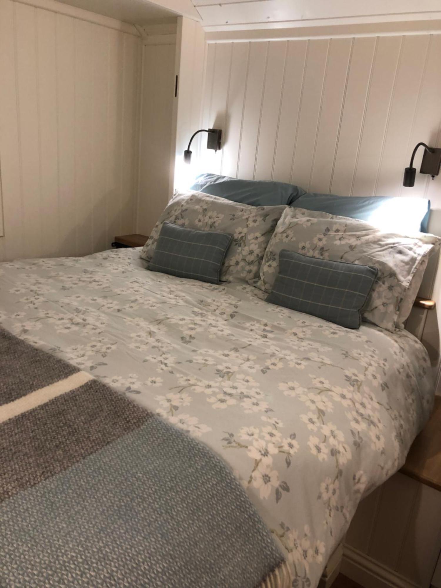 Green Valley, Cotswold Stay With Hamper Cheltenham Bagian luar foto