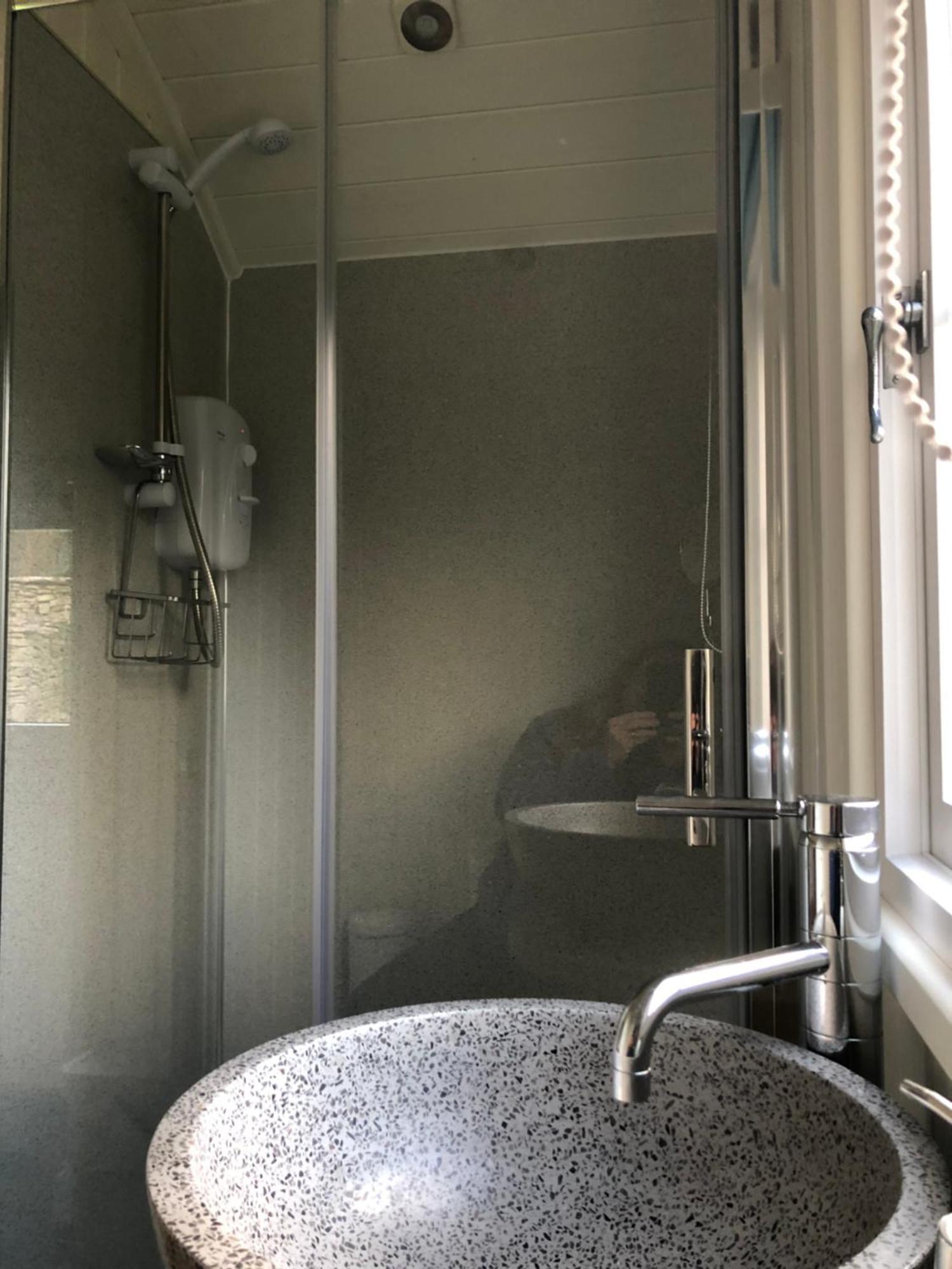 Green Valley, Cotswold Stay With Hamper Cheltenham Bagian luar foto