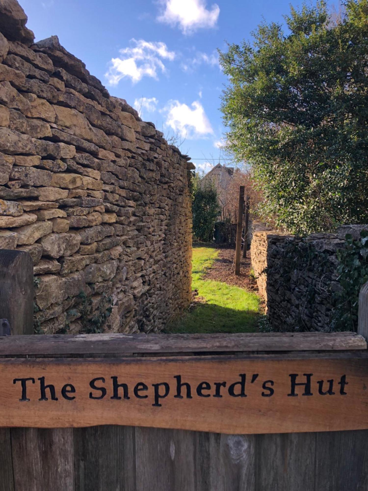 Green Valley, Cotswold Stay With Hamper Cheltenham Bagian luar foto