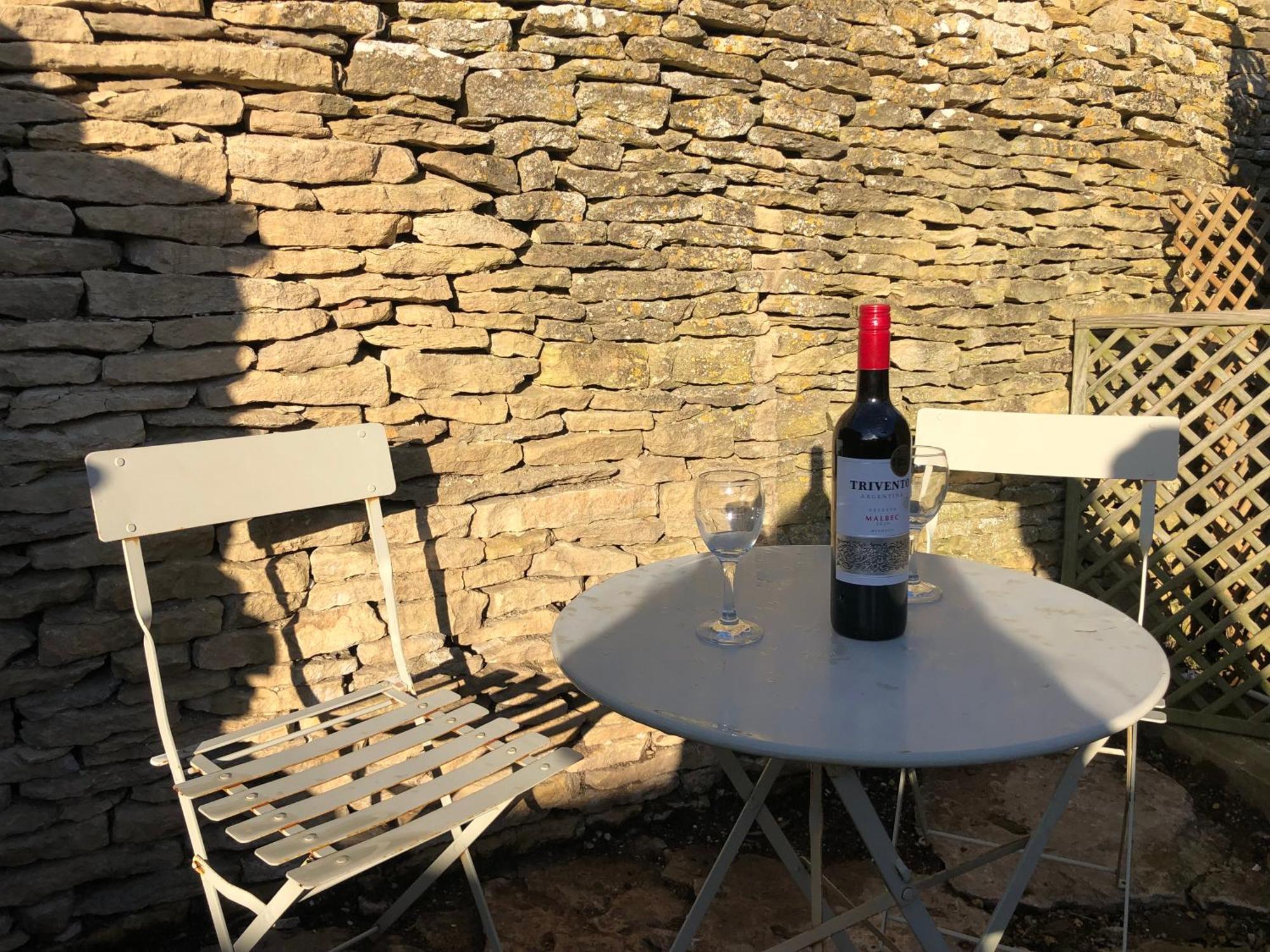 Green Valley, Cotswold Stay With Hamper Cheltenham Bagian luar foto