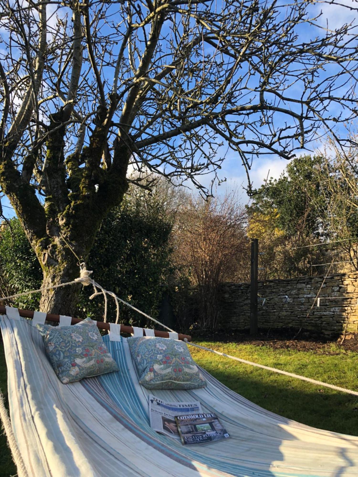 Green Valley, Cotswold Stay With Hamper Cheltenham Bagian luar foto